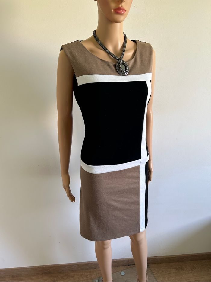 Robe noire et marron sans manches Anna Field taille 40 état satisfaisant - photo numéro 2