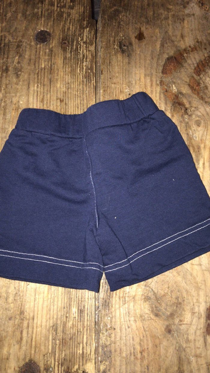 Short « Mickey » 3-6 mois Disney store - photo numéro 2