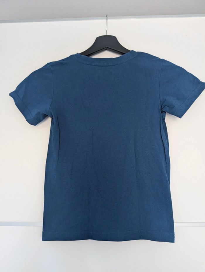 Tshirt bleu lion fait du football 8 ans - photo numéro 2