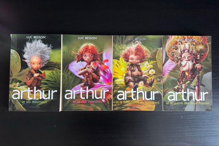 Lot de 4 tomes de la série « Arthur » de Luc Besson