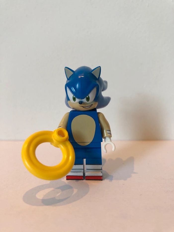Figurine type lego Sonic . Sonic