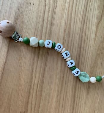 Attache-tétine en silicone personnalisée