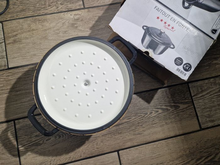 Cocotte en fonte noire NEUVE - photo numéro 4