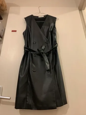 Robe portefeuille cuir.