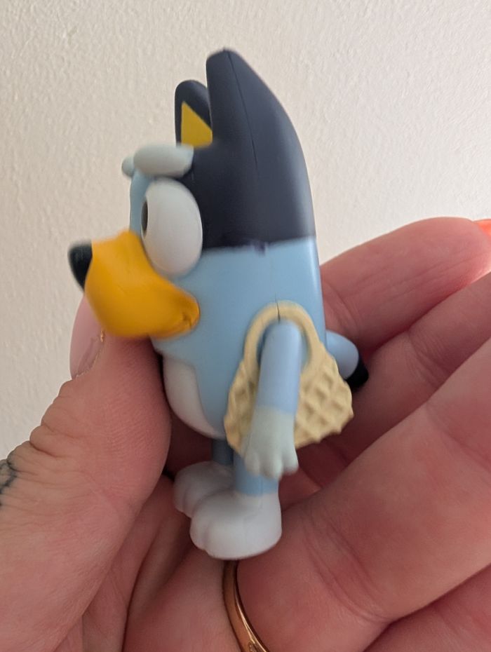 Figurine bluey au marché - photo numéro 2