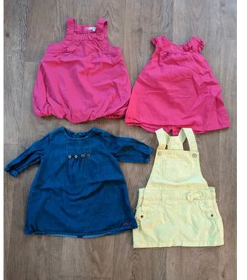 Lot vêtements fille 3-6 mois + bolero assorti offert