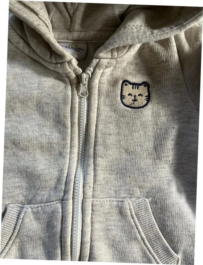 Ensemble gilet à capuche 2 tee-shirts à manches longues et un pantalon Tape à l’œil taille 9 mois - photo numéro 9