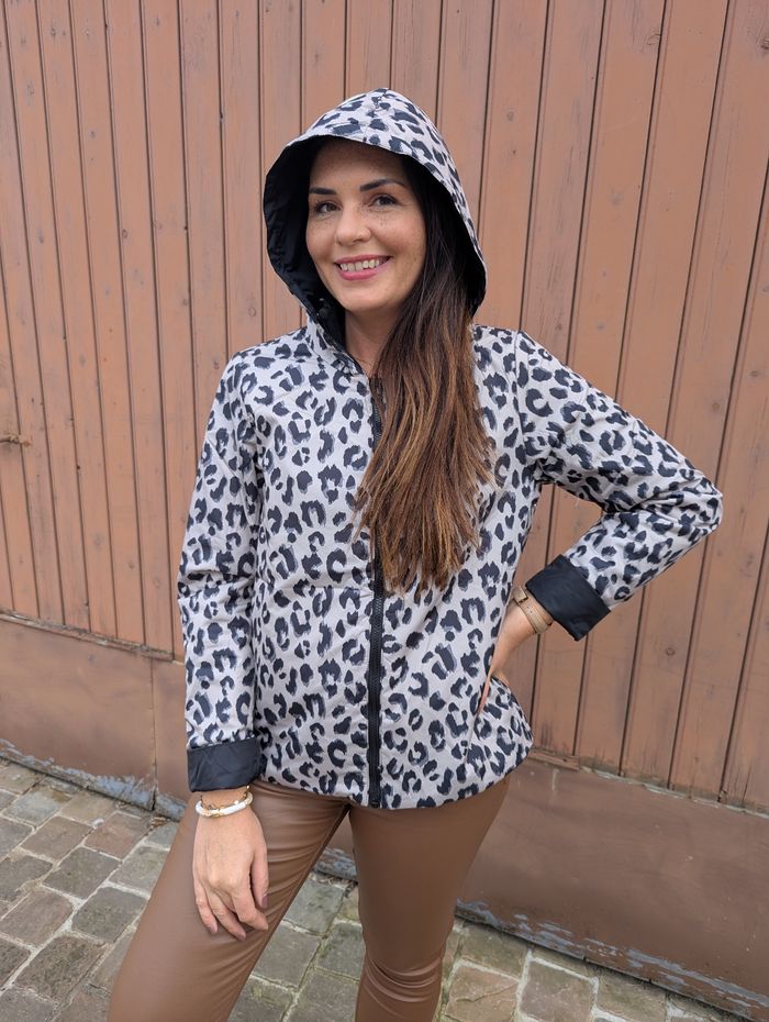 Parka courte réversible Ottawa noir/léopard
Taille M = ok pour 38 - photo numéro 4