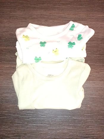 Lot de 2 bodies manches courtes