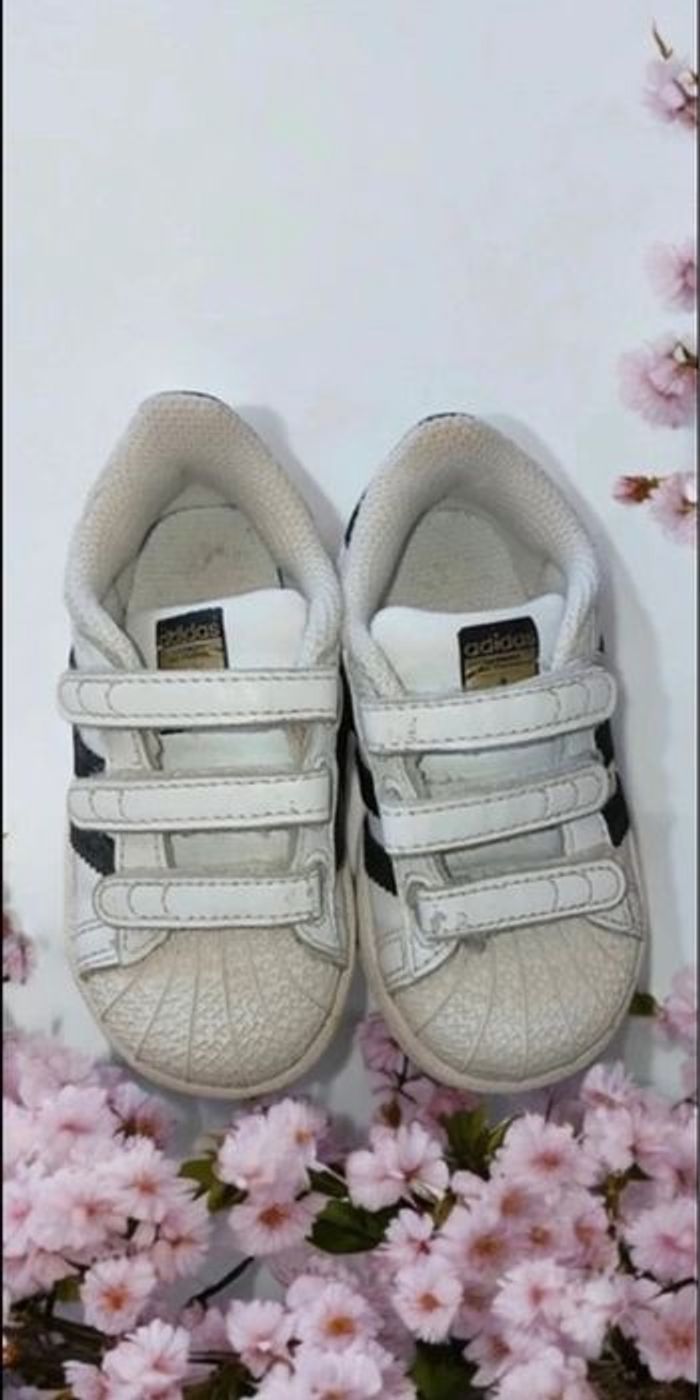 🎀 Chaussures Adidas Superstar enfant pointure 22🎀 - photo numéro 2