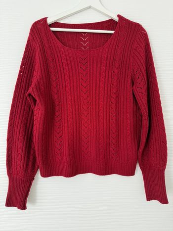 Pull d'hiver ajouré en maille rouge bordeaux framboise col rond