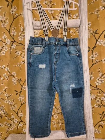 Pantalon à bretelles amovibles