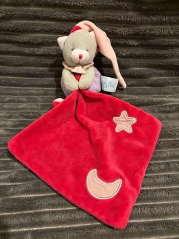 Doudou/peluche Baby Nat luminescent chat mouchoir.