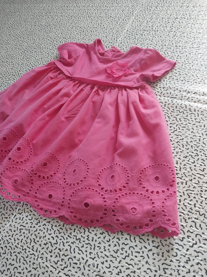 Robe rose ajourée fleur poitrine bébé 18 mois - photo numéro 2