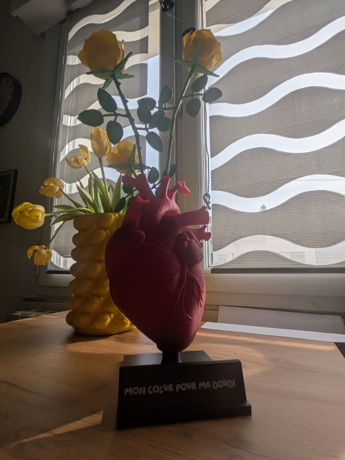 Vase Cœur Anatomique Personnalisé & Ses 3 Roses Éternelles 🌹 - photo numéro 5