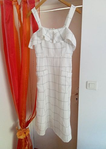 Longue robe crème à carreaux Mango