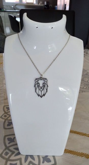 Collier lion origami