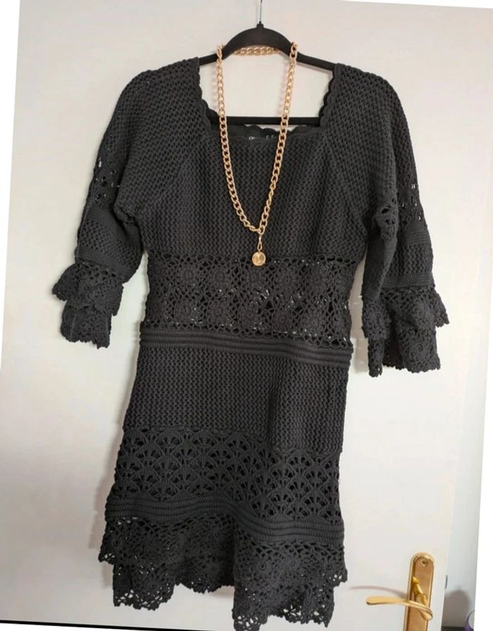 Robe en crochet décolleté carré