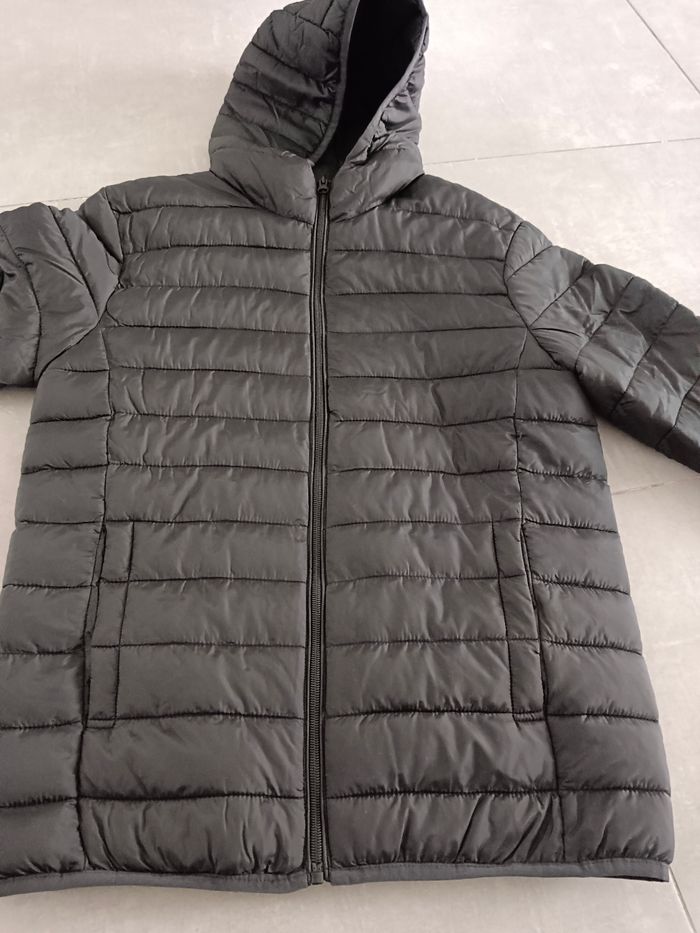 Doudoune avec capuche taille 14ans