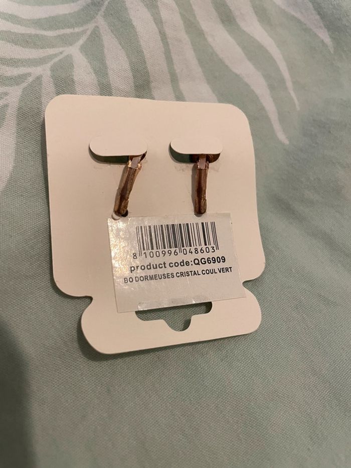 Boucles d’oreilles neuves type dormeuse effet Crystal vert - photo numéro 3