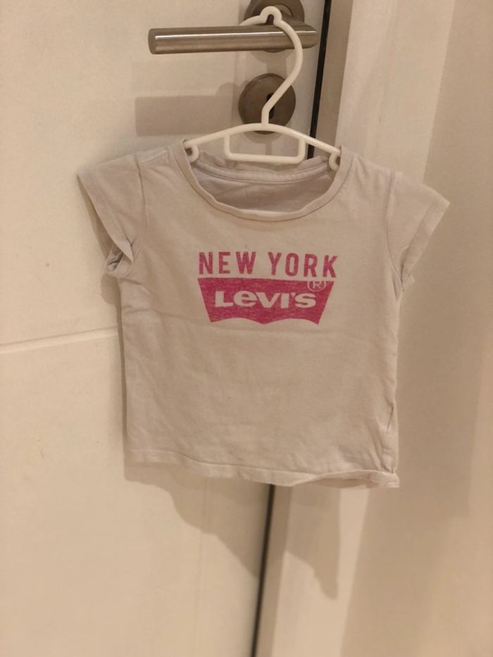 T shirt levis