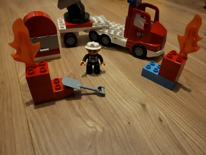Lego Duplo Pompier - photo numéro 3