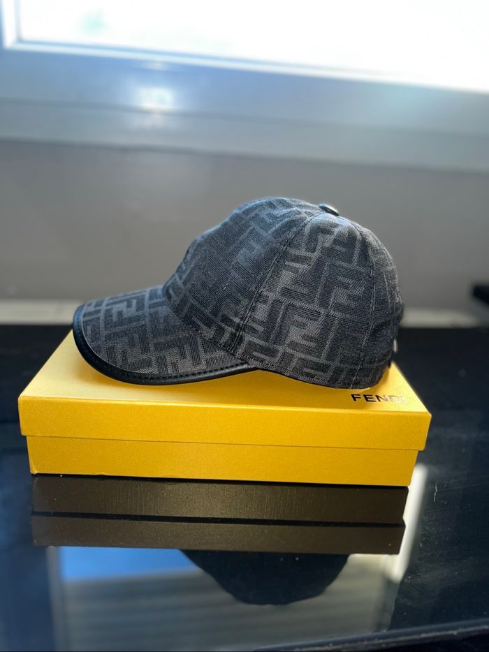 Casquette fendi - photo numéro 3