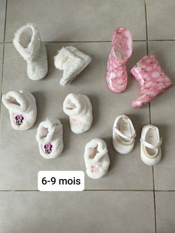 Lot chaussures et chaussons fille 6 9 mois