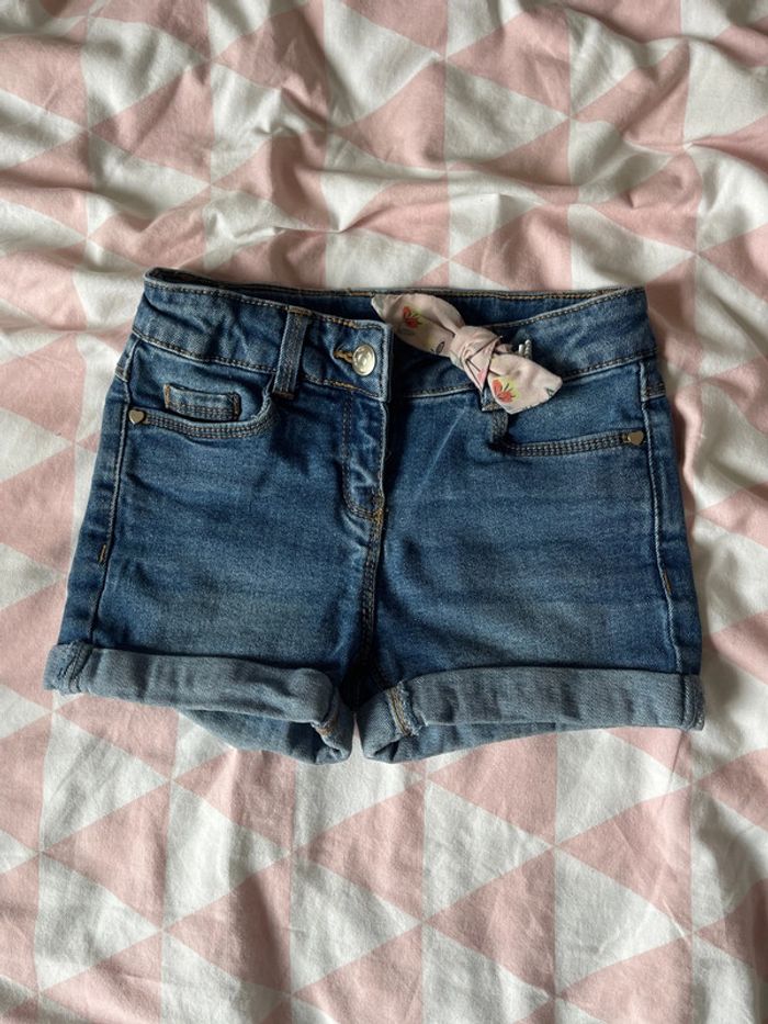 Short tape à l’œil