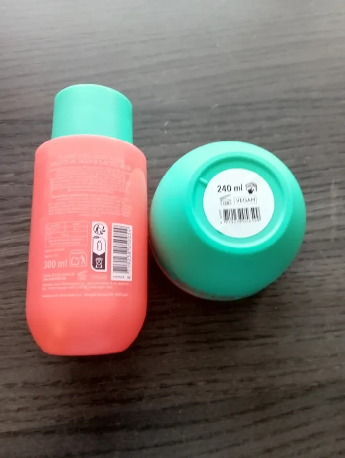 Lot gel douche et crème: vanille, lily et acide hyaluronique - photo numéro 2
