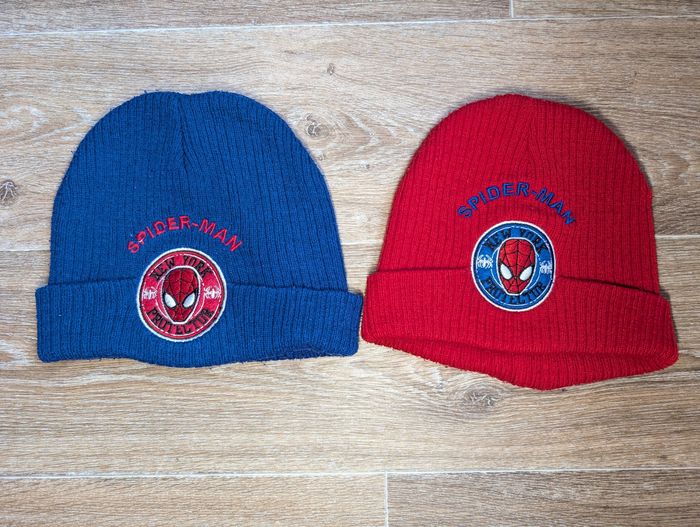 Lot de 2 Bonnets Marvel Spiderman taille 52 cm