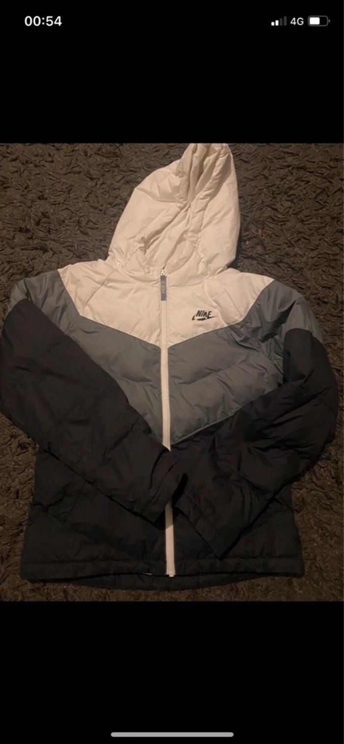 Doudoune nike enfants taille L - photo numéro 4