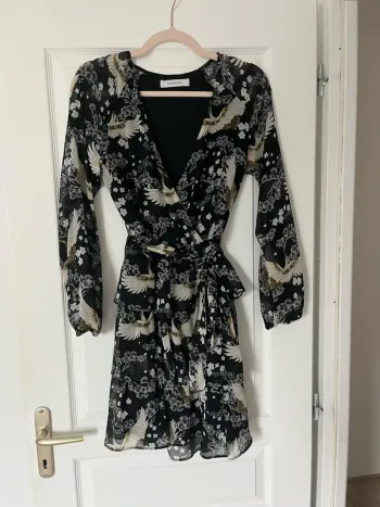 Robe mi-longue noir à motifs