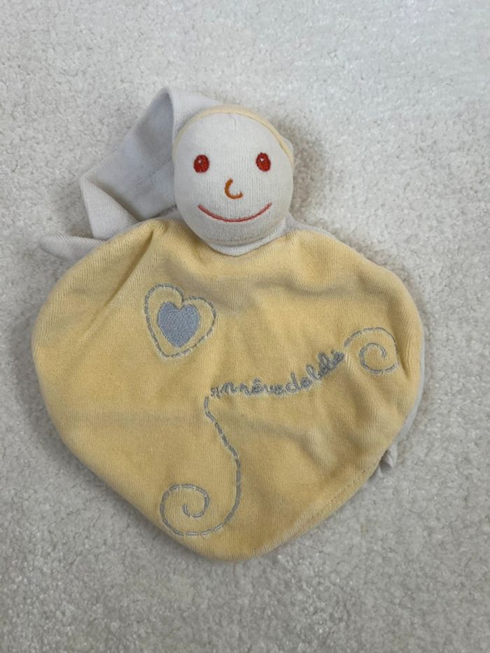 Doudou marionnette jaune un rêve de bébé