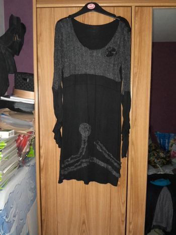 tunique longue grise et noire