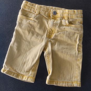 Short jaune taille 6 ans