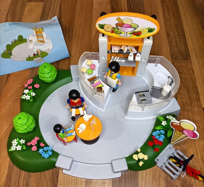 Playmobil café glacier avec 3 personnages et nombreux accessoires - complet - set n°4134 - photo numéro 3