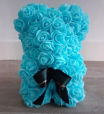 Ourson en pétales de rose