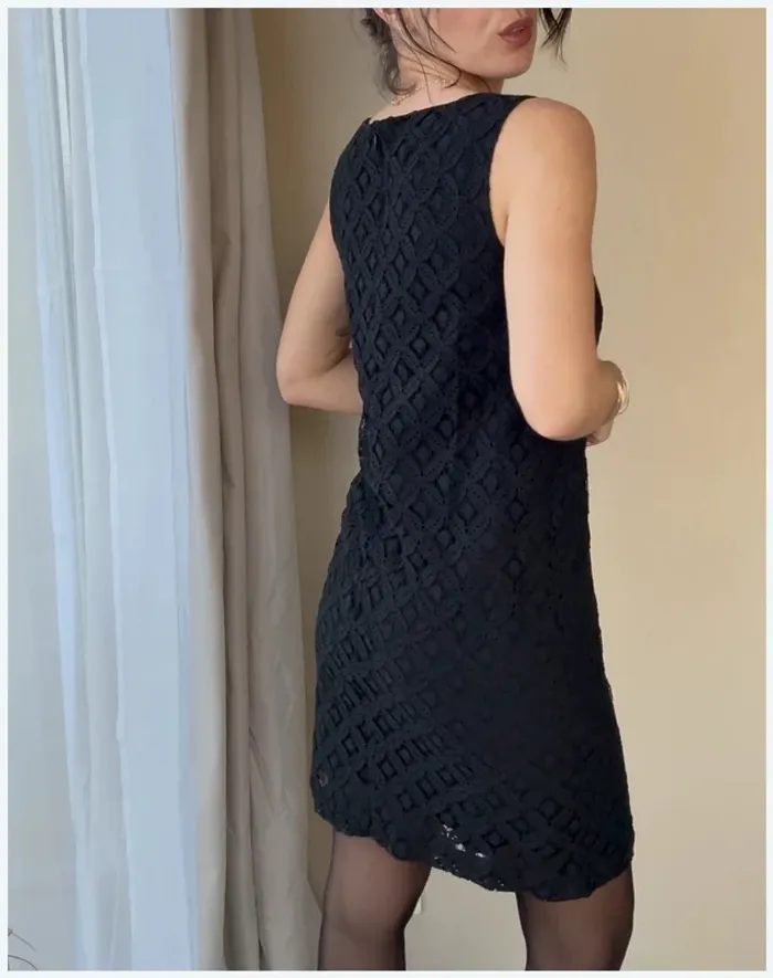 Robe noire en dentelle Monoprix 36 très bon état - photo numéro 3