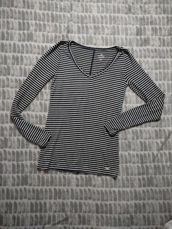 Pull fin rayures bleu marine et blanc col v Hollister taille S 36