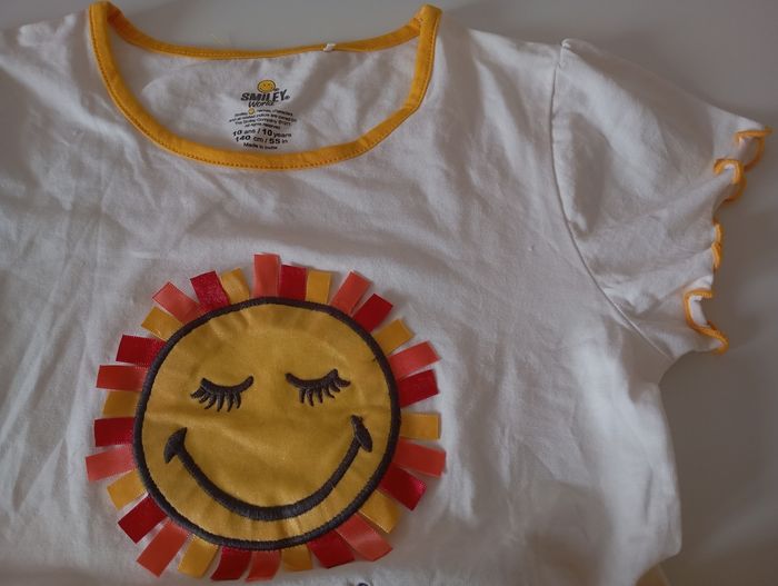 Ensemble de nuit, plage ou autre. 10 ans . Short et tee shirt. Blanc et jaune . Coton . État neuf - photo numéro 8