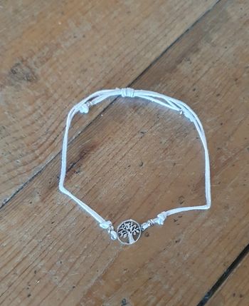Bracelet blanc arbre de vie métallique