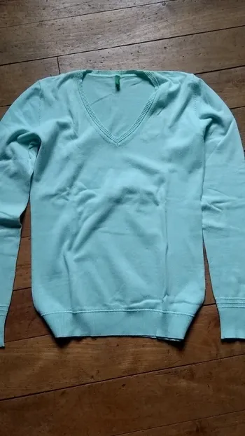 Pull léger col V vert d'eau Benetton taille 36