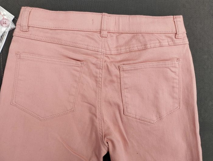 Beau pantalon rose neuf - photo numéro 2