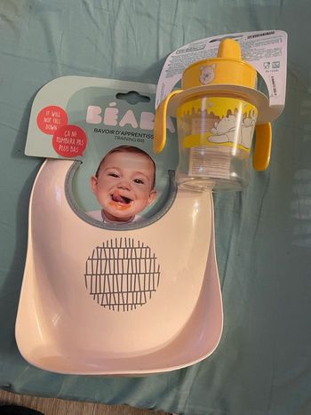 Lot bavoir d’apprentissage beaba + tasse tigex anti fuite