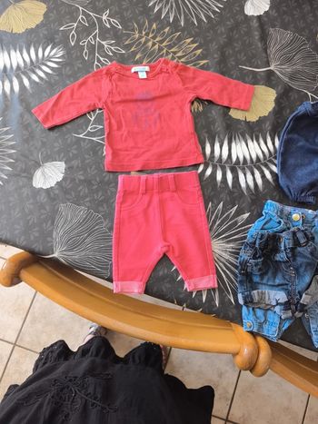 Lot vêtements bébé fille 1 mois