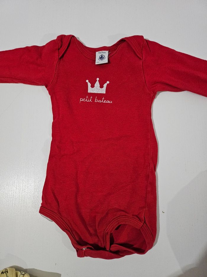 Lot de 10 bodies 12 mois - photo numéro 4