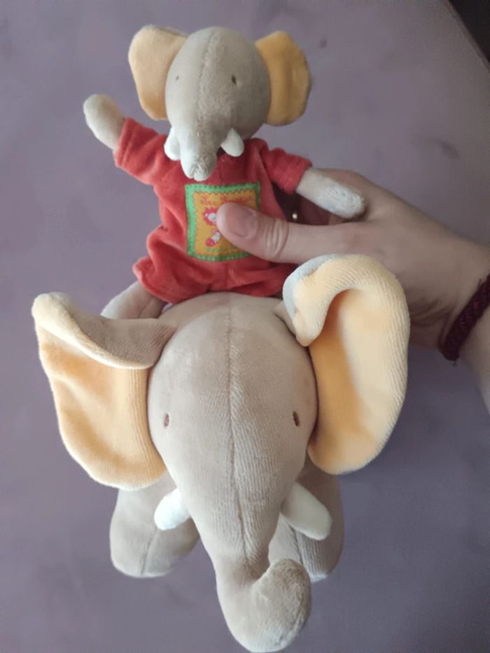 Peluche musicale éléphant