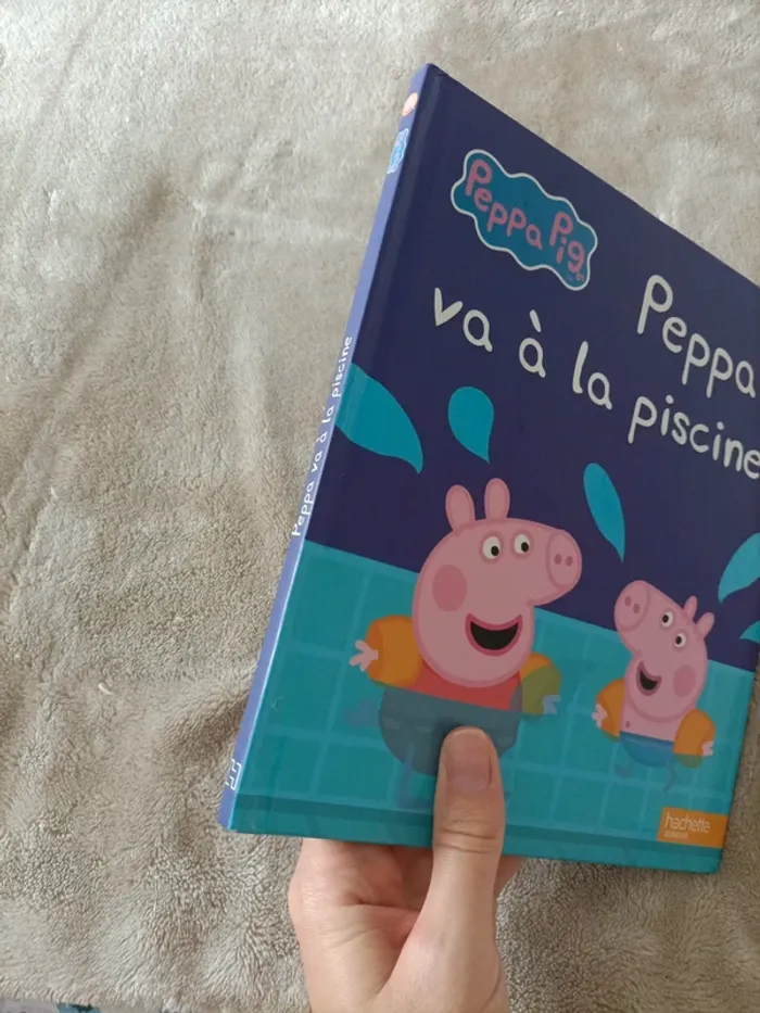 Livre Peppa Pig : Peppa va à la piscine - photo numéro 4