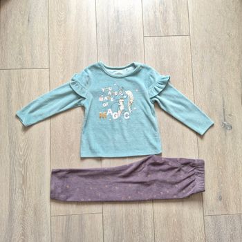 Très joli pyjama vieux et gris. Fille 4 ans. Marque Orchestra 